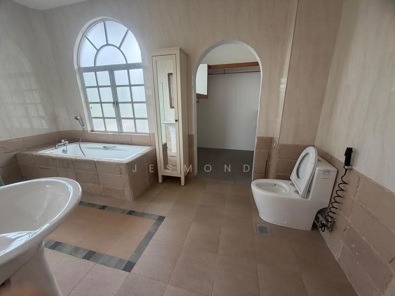 Rare 2-Storey Detached Bungalow with Private Pool – District 15, Clacton Road, East Coast / Marine Parade, 6 Bedrooms, 4,150 sqft, Detached House For Rent, by Jesmond Lee, 500258904 - Bathroom - PropertyGuru.com.sg
