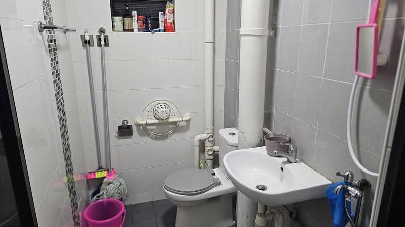 340 Bukit Batok Street 34, 340 Bukit Batok Street 34, Dairy Farm / Bukit Panjang / Choa Chu Kang, 2 Bedrooms, 786 sqft, HDB Flat For Sale, by Xavier Chin, 500258905 - Bathroom - PropertyGuru.com.sg