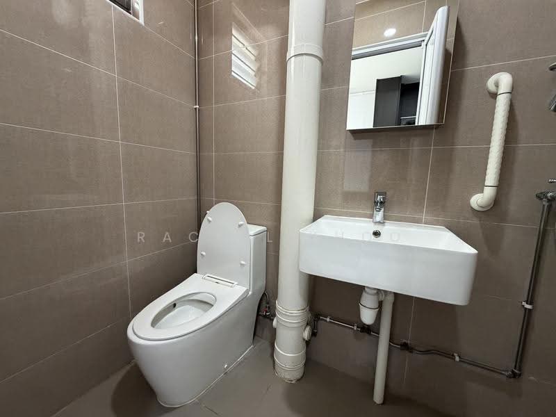 873 Tampines Street 84, 873 Tampines Street 84, Pasir Ris / Tampines, 4 Bedrooms, 1,302 sqft, HDB Flat For Sale, by Rachel Khoo, 500258924 - Bathroom - PropertyGuru.com.sg