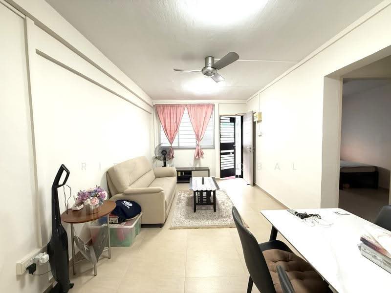 629 Hougang Avenue 8, 629 Hougang Avenue 8, Hougang / Punggol / Sengkang, 2 Bedrooms, 688 sqft, HDB Flat For Sale, by Ridzwan Iqbal, 500258926 - Living Room - PropertyGuru.com.sg