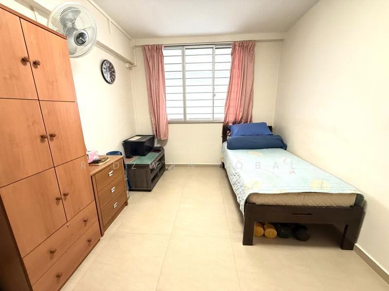 629 Hougang Avenue 8, 629 Hougang Avenue 8, Hougang / Punggol / Sengkang, 2 Bedrooms, 688 sqft, HDB Flat For Sale, by Ridzwan Iqbal, 500258926 - Bedroom - PropertyGuru.com.sg