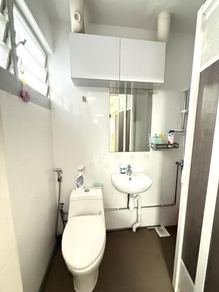 629 Hougang Avenue 8, 629 Hougang Avenue 8, Hougang / Punggol / Sengkang, 2 Bedrooms, 688 sqft, HDB Flat For Sale, by Ridzwan Iqbal, 500258926 - Bathroom - PropertyGuru.com.sg