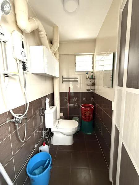 629 Hougang Avenue 8, 629 Hougang Avenue 8, Hougang / Punggol / Sengkang, 2 Bedrooms, 688 sqft, HDB Flat For Sale, by Ridzwan Iqbal, 500258926 - Bathroom - PropertyGuru.com.sg