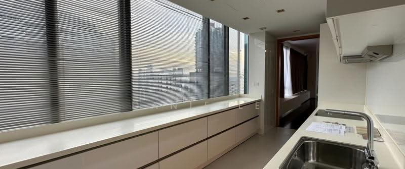 Helios Residences, 15 Cairnhill Circle, Orchard / River Valley, 3 Bedrooms, 1,701 sqft, Condominium For Rent, by Danielle Loh, 500258927 - Kitchen - PropertyGuru.com.sg