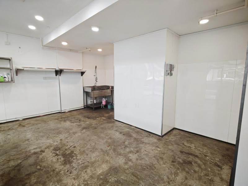 Shop in Tanah Merah Condominium, Bedok / Upper East Coast, 422 sqft, Shop / Shophouse For Sale, by Ryan Pang, 500258941 - Interior - CommercialGuru.com.sg