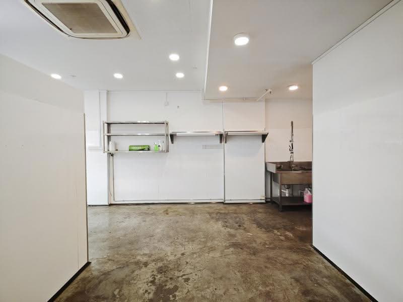 Shop in Tanah Merah Condominium, Bedok / Upper East Coast, 422 sqft, Shop / Shophouse For Sale, by Ryan Pang, 500258941 - Interior - CommercialGuru.com.sg