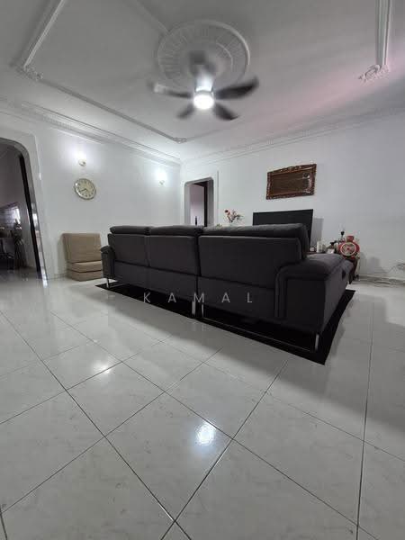 205 Clementi Avenue 6, 205 Clementi Avenue 6, Buona Vista / West Coast / Clementi New Town, 3 Bedrooms, 979 sqft, HDB Flat For Sale, by Kamal Karim, 500258948 - Living Room - PropertyGuru.com.sg