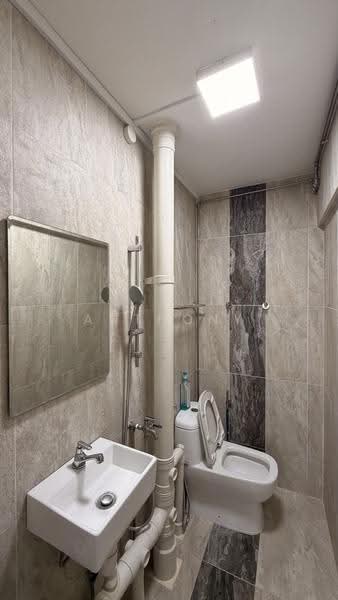 62 Circuit Road, 62 Circuit Road, Macpherson / Potong Pasir, 2 Bedrooms, 678 sqft, HDB Flat For Rent, by Anthony Low, 500258967 - Bathroom - PropertyGuru.com.sg