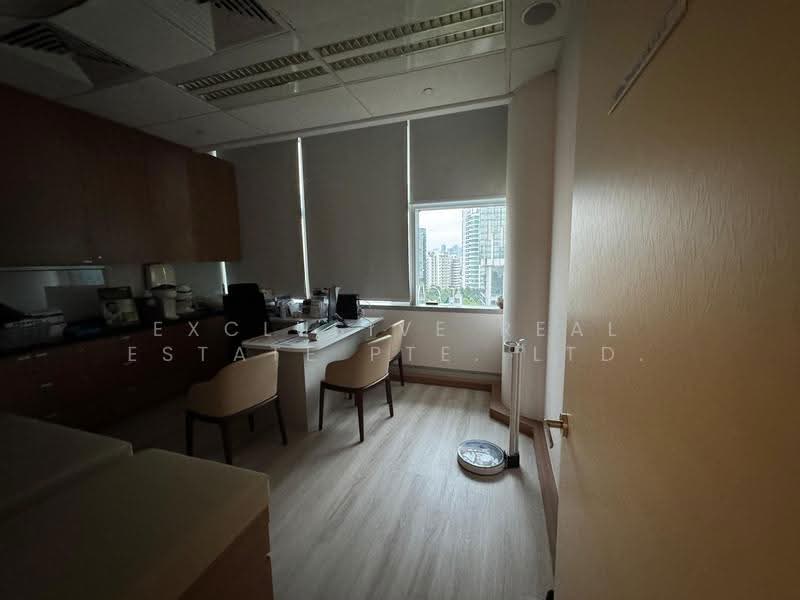 Mount Elizabeth Novena Hospital | Medical Room w/ Window View for Rent, Balestier / Toa Payoh, 200 sqft, Medical For Rent, by FREDDY, 500258973 - Study - CommercialGuru.com.sg