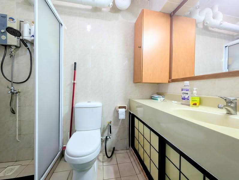 669C Jurong West Street 64, 669C Jurong West Street 64, Boon Lay / Jurong / Tuas, 4 Bedrooms, 1,399 sqft, HDB Flat For Rent, by Ray Lee, 500258987 - Bathroom - PropertyGuru.com.sg