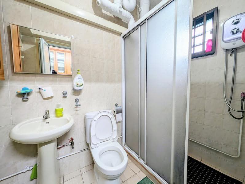 669C Jurong West Street 64, 669C Jurong West Street 64, Boon Lay / Jurong / Tuas, 4 Bedrooms, 1,399 sqft, HDB Flat For Rent, by Ray Lee, 500258987 - Bathroom - PropertyGuru.com.sg
