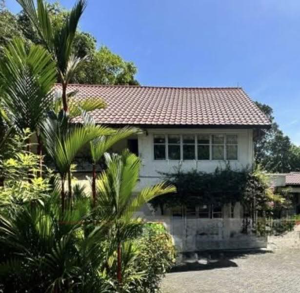 Top 3-tier GCB-GRAND LAND. PRESTIGIOUS ADDRESS. LIMITLESS POTENTIAL, Leedon Pk | Victoria Pk Rd Bin Tong Pk, Tanglin / Holland / Bukit Timah, 4 Bedrooms, 4,000 sqft, Good Class Bungalow For Sale, by Julie Tay, 500259009 - Exterior - PropertyGuru.com.sg