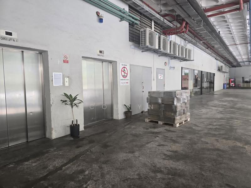 Delta House, 2 Alexandra Road, Alexandra / Commonwealth, 3,455 sqft, Light Industrial (B1) For Rent, by Couryn Ho, 500259021 - Corridor - CommercialGuru.com.sg