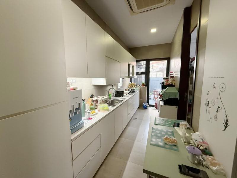 holland grove drive, 2.5 STOREY MODERN DESIGN SEMI DETACH , 1KM TO HENRY PARK PRIMARY, Tanglin / Holland / Bukit Timah, 5 Bedrooms, 7,500 sqft, Semi-Detached House For Sale, by Albert Peh, 500259044 - Kitchen - PropertyGuru.com.sg