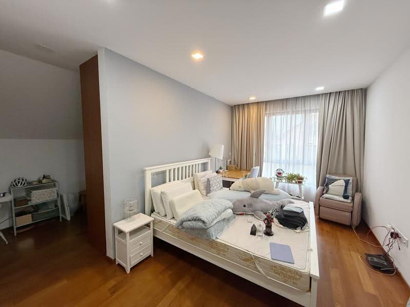 holland grove drive, 2.5 STOREY MODERN DESIGN SEMI DETACH , 1KM TO HENRY PARK PRIMARY, Tanglin / Holland / Bukit Timah, 5 Bedrooms, 7,500 sqft, Semi-Detached House For Sale, by Albert Peh, 500259044 - Bedroom - PropertyGuru.com.sg