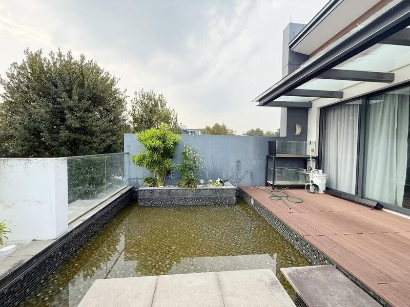 Excellent Location! Minutes walk to Henry Park Pri, Dover MRT! Semi-D @ Holland Grove Dr for sale!, Tanglin / Holland / Bukit Timah, 5 Bedrooms, 7,500 sqft, Semi-Detached House For Sale, by Leslie Chan, 500259065 - Exterior - PropertyGuru.com.sg