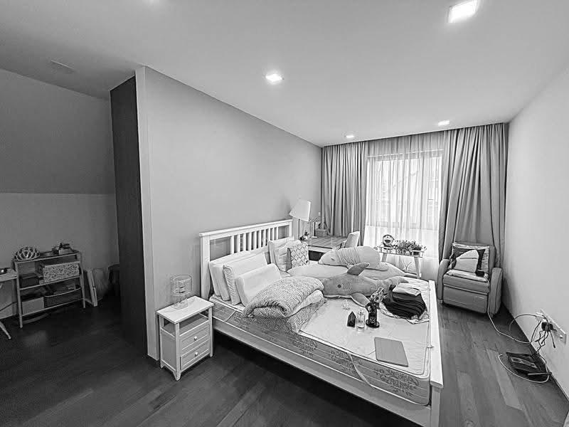 Excellent Location! Minutes walk to Henry Park Pri, Dover MRT! Semi-D @ Holland Grove Dr for sale!, Tanglin / Holland / Bukit Timah, 5 Bedrooms, 7,500 sqft, Semi-Detached House For Sale, by Leslie Chan, 500259065 - Bedroom - PropertyGuru.com.sg