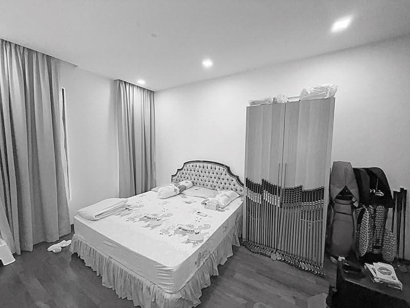 Excellent Location! Minutes walk to Henry Park Pri, Dover MRT! Semi-D @ Holland Grove Dr for sale!, Tanglin / Holland / Bukit Timah, 5 Bedrooms, 7,500 sqft, Semi-Detached House For Sale, by Leslie Chan, 500259065 - Bedroom - PropertyGuru.com.sg