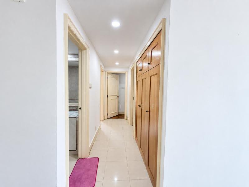 Parkview Apartments, 1 Bukit Batok Street 25, Dairy Farm / Bukit Panjang / Choa Chu Kang, 3 Bedrooms, 1,119 sqft, Apartment For Rent, by Kesinee Kess, 500259082 - Corridor - PropertyGuru.com.sg