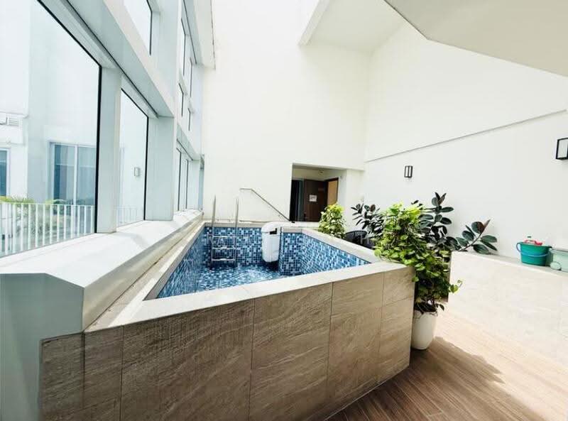 Queens Peak, 1 Dundee Road, Alexandra / Commonwealth, 5 Bedrooms, 4,715 sqft, Condominium For Sale, by Aaron Yap, 500259112 - PropertyGuru.com.sg