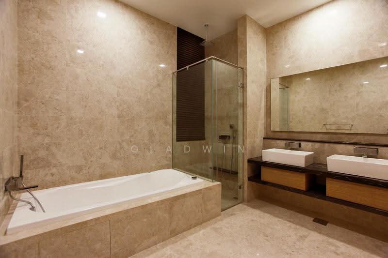 Marina Bay Residences, 18 Marina Boulevard, Boat Quay / Raffles Place / Marina, 5 Bedrooms, 3,972 sqft, Condominium For Sale, by Gladwin Quek, 500259115 - Bathroom - PropertyGuru.com.sg