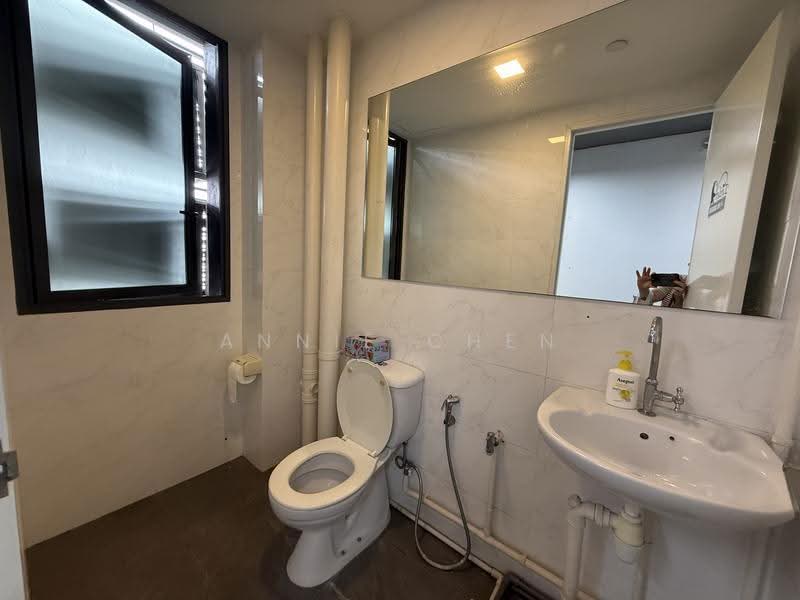Trivex, 8 Burn Road, Macpherson / Potong Pasir, 322 sqft, Light Industrial (B1) For Rent, by Annie Chen, 500259116 - Bathroom - CommercialGuru.com.sg