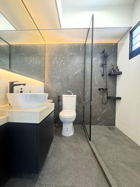 419D Northshore Drive, 419D Northshore Drive, Hougang / Punggol / Sengkang, 3 Bedrooms, 1,012 sqft, HDB Flat For Sale, by Desiree Leung, 500259120 - Master Bathroom - PropertyGuru.com.sg