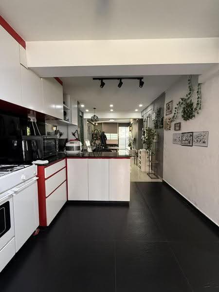 44 Telok Blangah Drive, 44 Telok Blangah Drive, Harbourfront / Telok Blangah, 2 Bedrooms, 700 sqft, HDB Flat For Sale, by Syed Nasir, 500259132 - Kitchen - PropertyGuru.com.sg