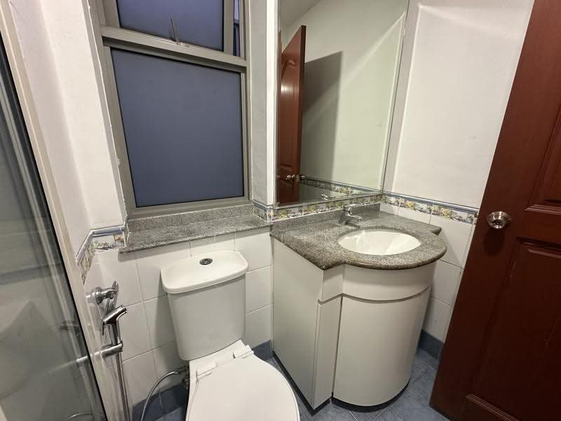 D'Manor, 313 Tanah Merah Kechil Avenue, Bedok / Upper East Coast, 7 Bedrooms, 3,368 sqft, Terraced House For Sale, by Jialin Huang, 500259152 - Bathroom - PropertyGuru.com.sg