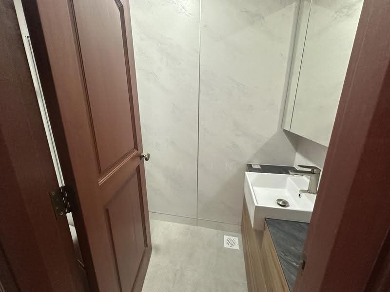 D'Manor, 313 Tanah Merah Kechil Avenue, Bedok / Upper East Coast, 7 Bedrooms, 3,368 sqft, Terraced House For Sale, by Jialin Huang, 500259152 - Bathroom - PropertyGuru.com.sg