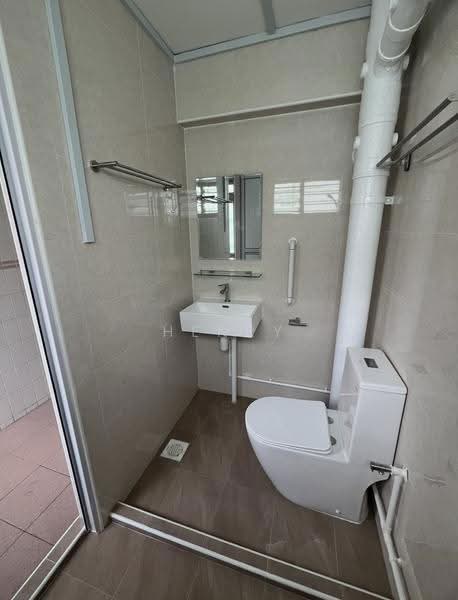 436 Hougang Avenue 8, 436 Hougang Avenue 8, Hougang / Punggol / Sengkang, Room Rental, 120 sqft, HDB Flat For Rent, by Henry Poon, 500259154 - Bathroom - PropertyGuru.com.sg
