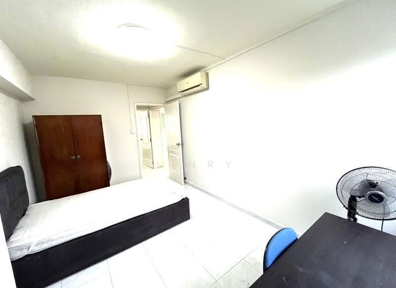 436 Hougang Avenue 8, 436 Hougang Avenue 8, Hougang / Punggol / Sengkang, Room Rental, 120 sqft, HDB Flat For Rent, by Henry Poon, 500259154 - Bedroom - PropertyGuru.com.sg