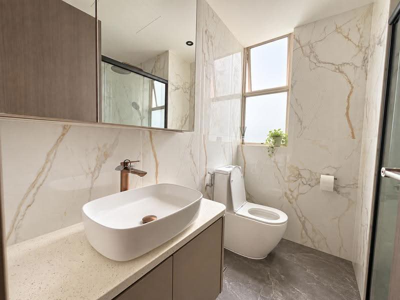 Sunglade, 1 Serangoon Avenue 2, Hougang / Punggol / Sengkang, 3 Bedrooms, 1,023 sqft, Condominium For Sale, by Faith Ng 黄丽娴, 500259179 - Bathroom - PropertyGuru.com.sg