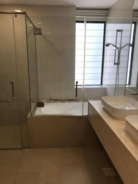 Regency Park, 11 Nathan Road, Tanglin / Holland / Bukit Timah, 4 Bedrooms, 3,648 sqft, Condominium For Rent, by William Wong, 500259188 - Bathroom - PropertyGuru.com.sg