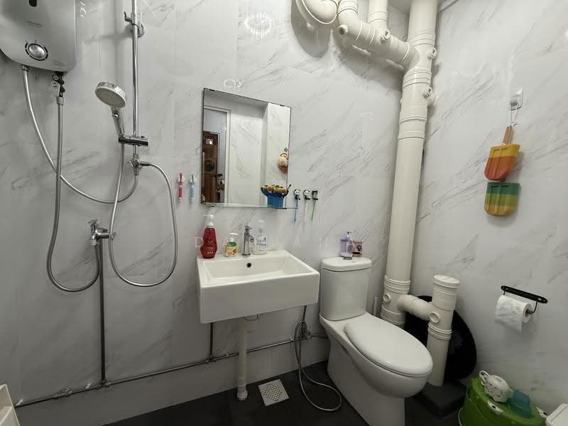 407 Choa Chu Kang Avenue 3, 407 Choa Chu Kang Avenue 3, Dairy Farm / Bukit Panjang / Choa Chu Kang, 3 Bedrooms, 1,141 sqft, HDB Flat For Sale, by Daliana Abdullah, 500259189 - Bathroom - PropertyGuru.com.sg