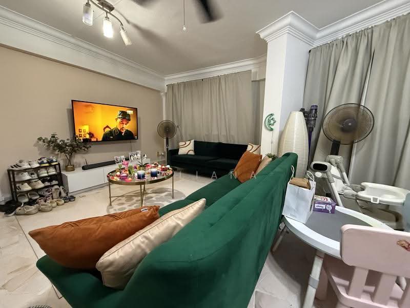 407 Choa Chu Kang Avenue 3, 407 Choa Chu Kang Avenue 3, Dairy Farm / Bukit Panjang / Choa Chu Kang, 3 Bedrooms, 1,141 sqft, HDB Flat For Sale, by Daliana Abdullah, 500259189 - Living Room - PropertyGuru.com.sg