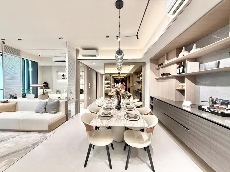 Lucerne Grand, Lakeside Drive, Boon Lay / Jurong / Tuas, 4 Bedrooms, 1,152 sqft, Condominium For Sale, by Yu Tianxin, 500259194 - Living Room - PropertyGuru.com.sg
