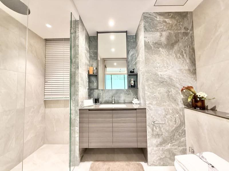 Lucerne Grand, Lakeside Drive, Boon Lay / Jurong / Tuas, 4 Bedrooms, 1,152 sqft, Condominium For Sale, by Yu Tianxin, 500259194 - Bathroom - PropertyGuru.com.sg