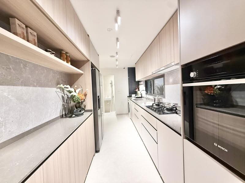 Lucerne Grand, Lakeside Drive, Boon Lay / Jurong / Tuas, 4 Bedrooms, 1,152 sqft, Condominium For Sale, by Yu Tianxin, 500259194 - Kitchen - PropertyGuru.com.sg