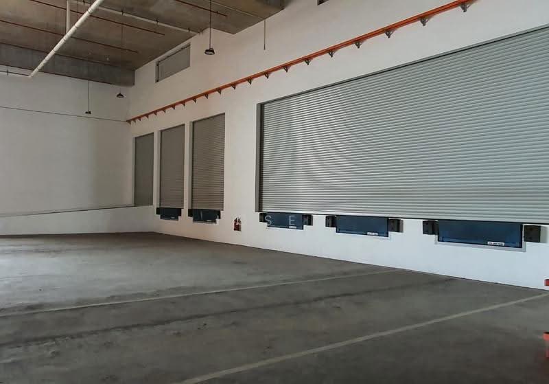 Tuas, Boon Lay / Jurong / Tuas, 38,000 sqft, Warehouse For Rent, by Josef Sim, 500259204 - loading bays - CommercialGuru.com.sg