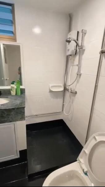Orchid Park Condominium, 81 Yishun Street 81, Sembawang / Yishun, Room Rental, 130 sqft, Condominium For Rent, by Hazel Chen, 500259209 - Bathroom - PropertyGuru.com.sg