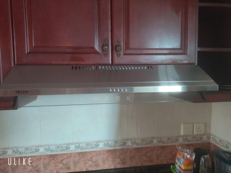 Tanglin Regency, 381 Tanglin Road, Tanglin / Holland / Bukit Timah, 2 Bedrooms, 883 sqft, Condominium For Rent, by Mark Lim, 500259221 - Kitchen - PropertyGuru.com.sg