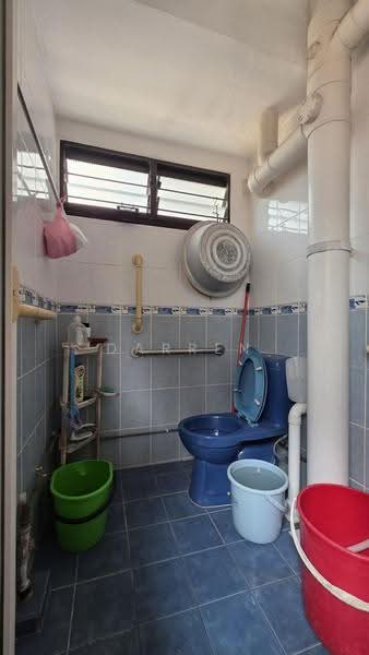 23 Marsiling Drive, 23 Marsiling Drive, Admiralty / Woodlands, 2 Bedrooms, 721 sqft, HDB Flat For Sale, by Darren Lim, 500259231 - Bathroom - PropertyGuru.com.sg