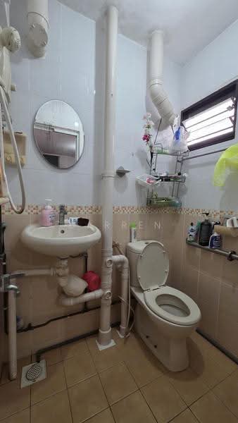 23 Marsiling Drive, 23 Marsiling Drive, Admiralty / Woodlands, 2 Bedrooms, 721 sqft, HDB Flat For Sale, by Darren Lim, 500259231 - Bathroom - PropertyGuru.com.sg