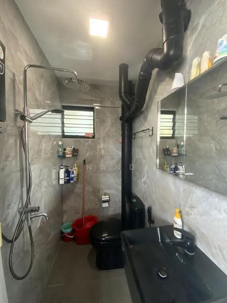203 Serangoon Central, 203 Serangoon Central, Hougang / Punggol / Sengkang, 2 Bedrooms, 64 sqft, HDB Flat For Rent, by Ananda Sivanandam, 500259235 - Bathroom - PropertyGuru.com.sg