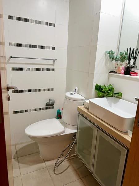 The Quartz, 55 Compassvale Bow, Hougang / Punggol / Sengkang, 2 Bedrooms, 1,001 sqft, Condominium For Sale, by Izaac Fong, 500259245 - Bathroom - PropertyGuru.com.sg