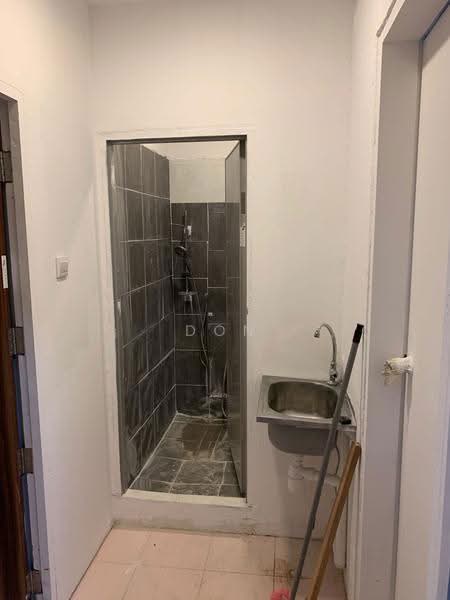 Flanders Square, Flanders Square, Farrer Park / Serangoon Rd, 350 sqft, Shop / Shophouse For Rent, by Don Lim, 500259251 - Shared bathroom with other half shop - CommercialGuru.com.sg
