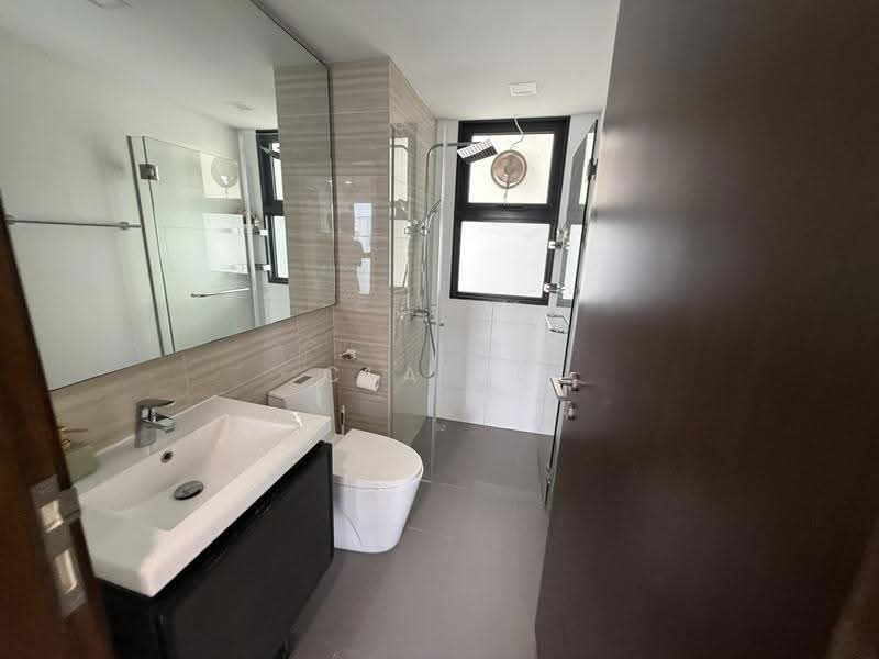 Riverparc Residence, 90 Punggol Drive, Hougang / Punggol / Sengkang, 3 Bedrooms, 1,076 sqft, Executive Condominium For Sale, by Claire Loh, 500259258 - Common Bathroom - PropertyGuru.com.sg