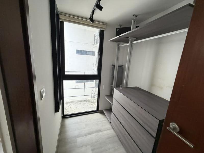 Riverparc Residence, 90 Punggol Drive, Hougang / Punggol / Sengkang, 3 Bedrooms, 1,076 sqft, Executive Condominium For Sale, by Claire Loh, 500259258 - Master Room Walk in Wardrobe - PropertyGuru.com.sg