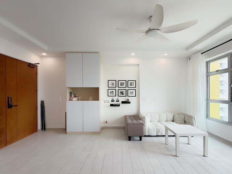 57 Teban Gardens Road, 57 Teban Gardens Road, Boon Lay / Jurong / Tuas, 2 Bedrooms, 721 sqft, HDB Flat For Sale, by Irfan Ramzi, 500259274 - Living Room - PropertyGuru.com.sg